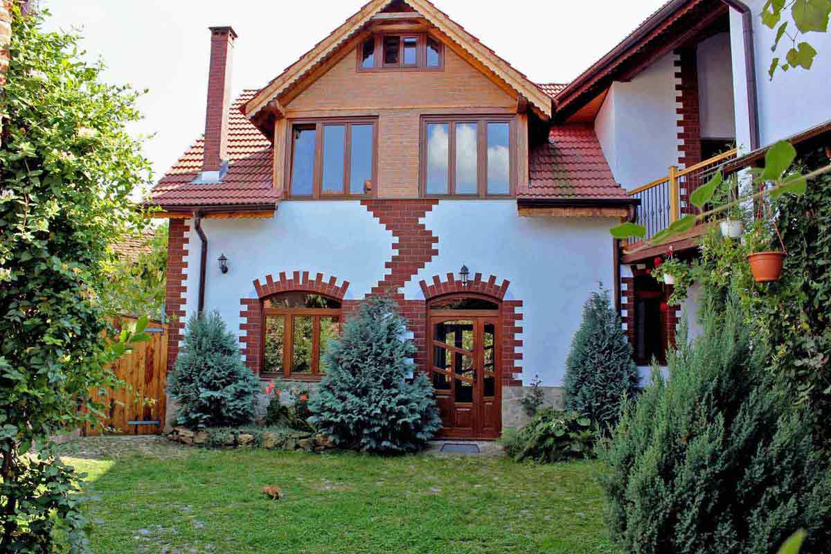 cazare casa de vacanta la munte in regim hotelier pentru 8-10 persoane